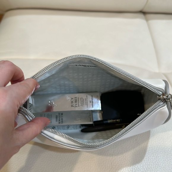 Lancôme 6 Pieces Makeup Set Includes Makeup Bag - Picture 16 of 16